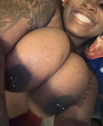 1charnaa Голи Изтичания OnlyFans Снимки 7