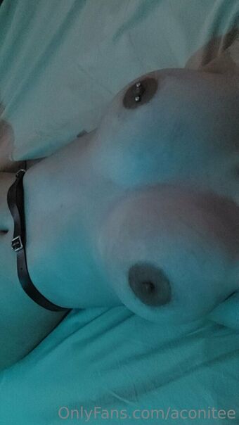 Aconite Голи Изтичания OnlyFans Снимки 31