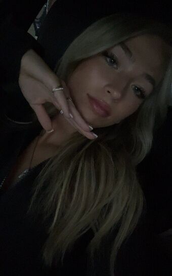 Addy B Голи Изтичания OnlyFans Снимки 24