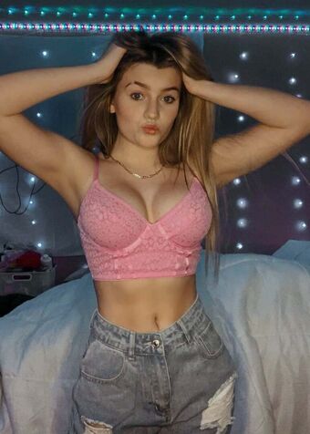 Adele Cash Голи Изтичания OnlyFans Снимки 13
