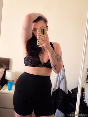 adyee Голи Изтичания OnlyFans Снимки 19