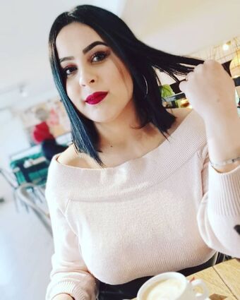 Ahlem Голи Изтичания OnlyFans Снимки 19