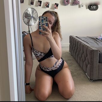 Aimee Townsend Голи Изтичания OnlyFans Снимки 1
