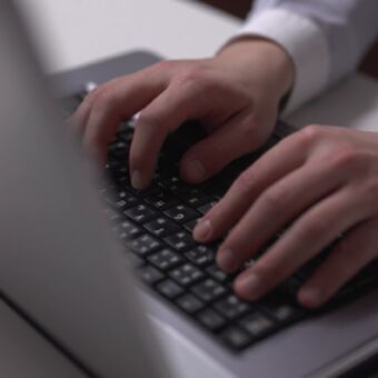 Akari Mitani 美谷朱里