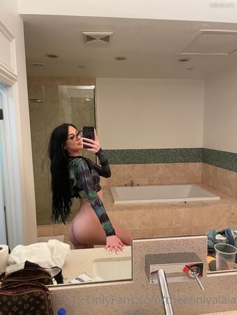 Alaia Голи Изтичания OnlyFans Снимки 20