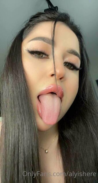 alyishere Голи Изтичания OnlyFans Снимки 10
