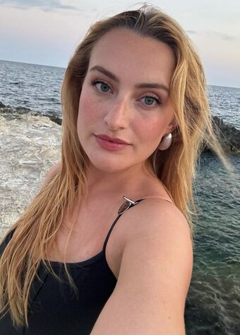Amelia Dimoldenberg