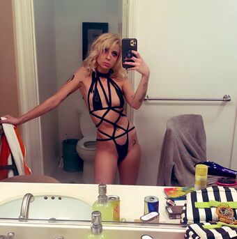 Andi Case Голи Изтичания OnlyFans Снимки 1