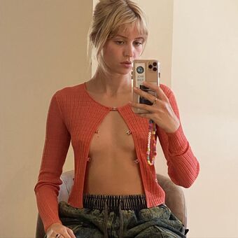 Angèle Голи Изтичания OnlyFans Снимки 20