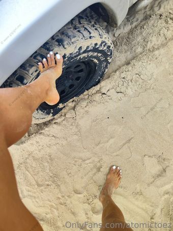 atomictoez Голи Изтичания OnlyFans Снимки 3