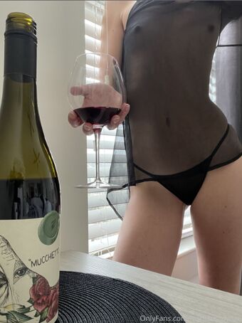 authenticallytipsy Голи Изтичания OnlyFans Снимки 1