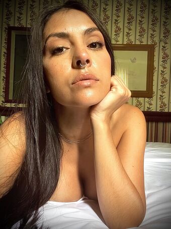 Babi Lins Голи Изтичания OnlyFans Снимки 5
