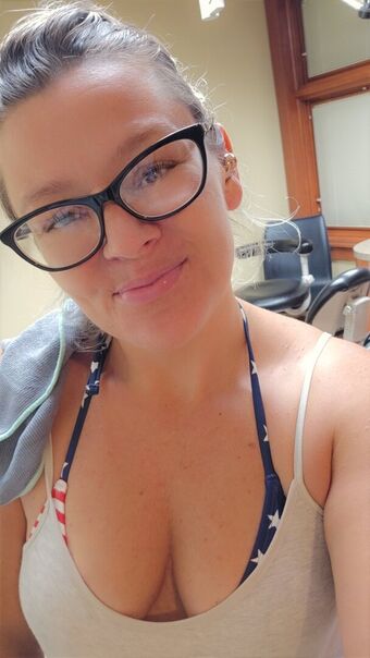 Basedmama Голи Изтичания OnlyFans Снимки 8