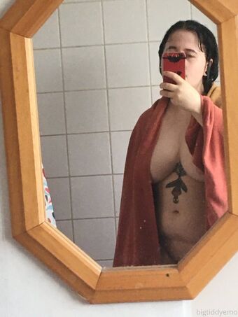 bigtiddyemo Голи Изтичания OnlyFans Снимки 6