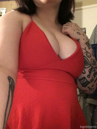 bigtiddyemo Голи Изтичания OnlyFans Снимки 18