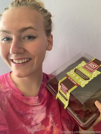 blondefeedee
