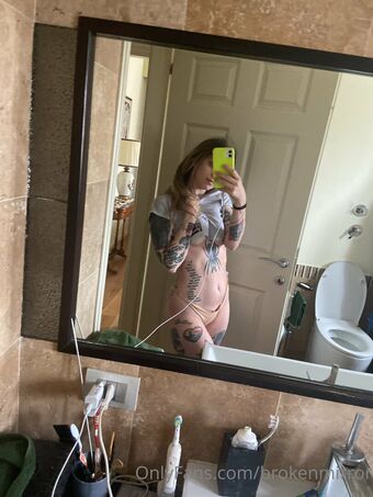 Brokenmirror._ Голи Изтичания OnlyFans Снимки 35