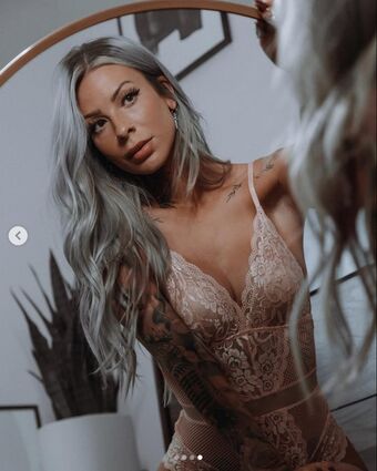Caity Babs Голи Изтичания OnlyFans Снимки 10