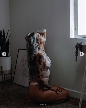 Caity Babs Голи Изтичания OnlyFans Снимки 12
