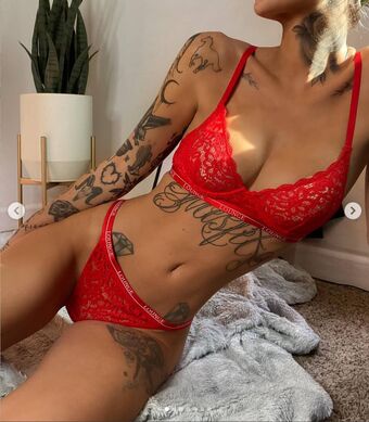 Caity Babs Голи Изтичания OnlyFans Снимки 17