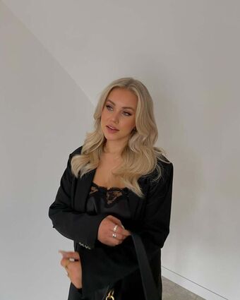 Casee Brimblecombe Голи Изтичания OnlyFans Снимки 15