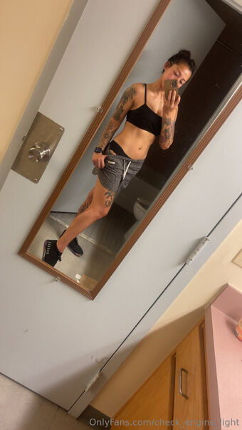 check_engine_light Голи Изтичания OnlyFans Снимки 15