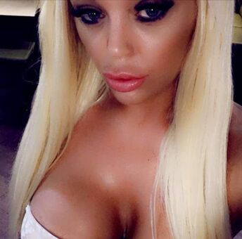 Chloe Drowley Голи Изтичания OnlyFans Снимки 2