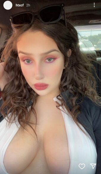 Chloe Flores