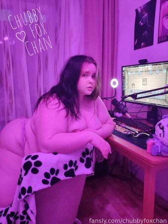 ChubbyFoxChan Голи Изтичания OnlyFans Снимки 12