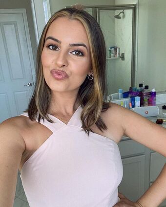Cimorelli Голи Изтичания OnlyFans Снимки 8