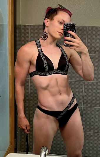 Claire Max