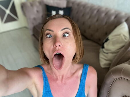 clara_bendover