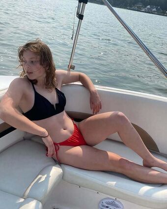 Clara Mitchell Голи Изтичания OnlyFans Снимки 4