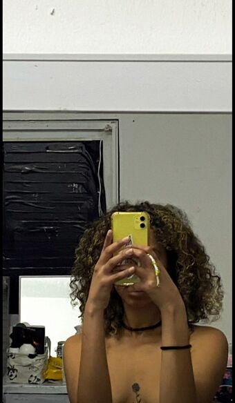 Curlysara Голи Изтичания OnlyFans Снимки 2