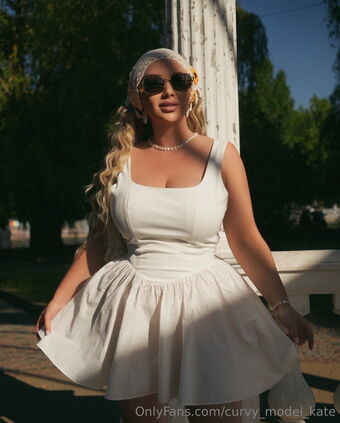 curvy_model_kate