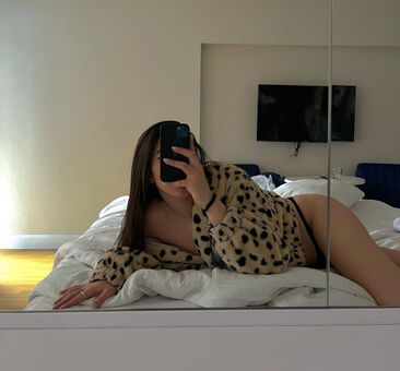 Deabaadi Голи Изтичания OnlyFans Снимки 3