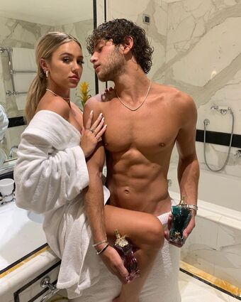 Delilah Belle Голи Изтичания OnlyFans Снимки 20