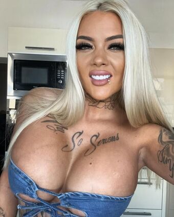 Deminecka Голи Изтичания OnlyFans Снимки 45