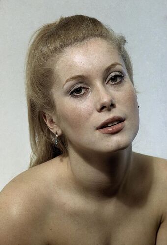 Deneuve Голи Изтичания OnlyFans Снимки 14