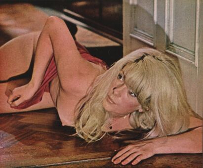 Deneuve Голи Изтичания OnlyFans Снимки 18
