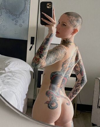 E. Boring Голи Изтичания OnlyFans Снимки 7