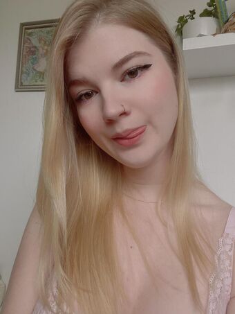 ellenius Голи Изтичания OnlyFans Снимки 3