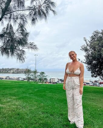 Elloise Голи Изтичания OnlyFans Снимки 35