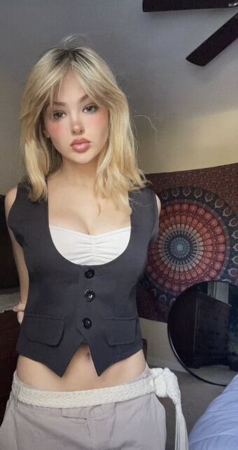 Ember Vail Голи Изтичания OnlyFans Снимки 17