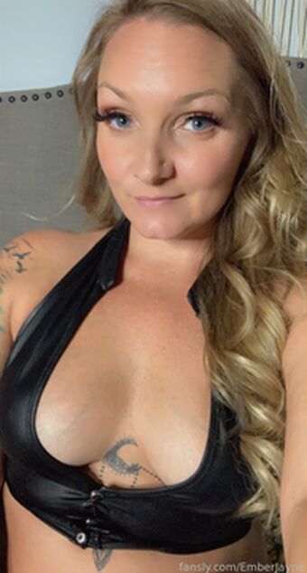 EmberJayne Голи Изтичания OnlyFans Снимки 2
