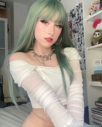 Emi ASMR