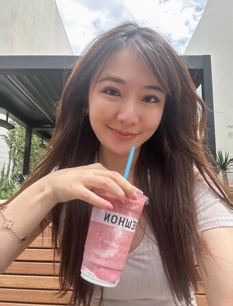 Emily Wang Голи Изтичания OnlyFans Снимки 44