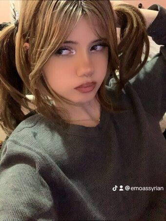 emoassyrian Голи Изтичания OnlyFans Снимки 9