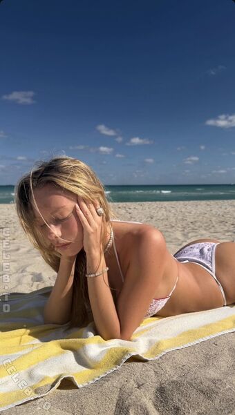 Ester Expósito Голи Изтичания OnlyFans Снимки 85