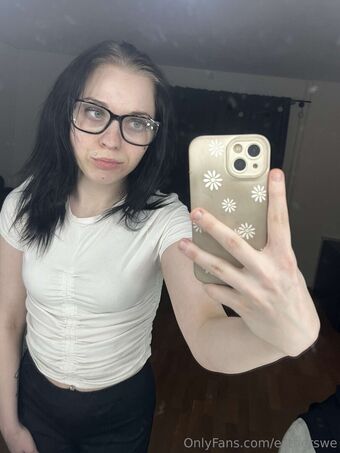 estherswe Голи Изтичания OnlyFans Снимки 1